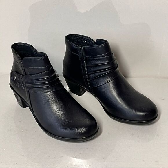 Easy Street Damita Ankle Bootie - Picture 2 of 7
